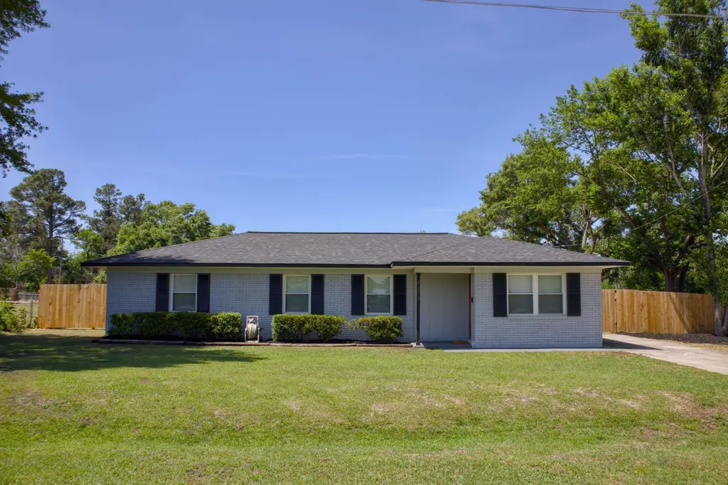 4377 Saxon Dr