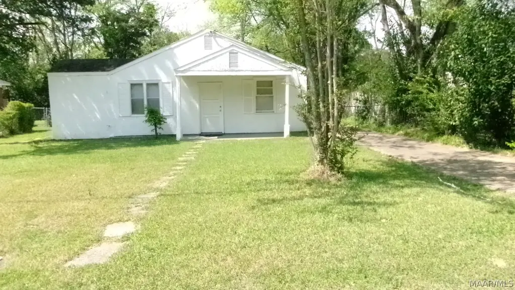 378 W Delano Ave