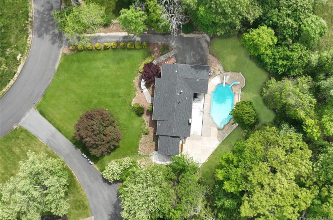 7 Charlotte Dr