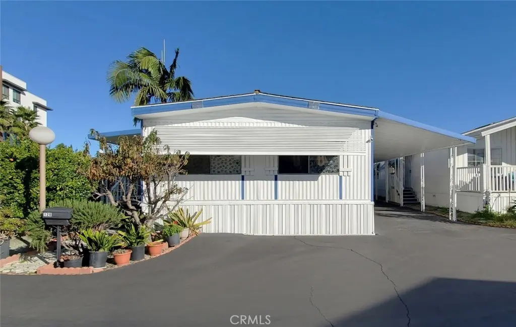 8111 Stanford #128