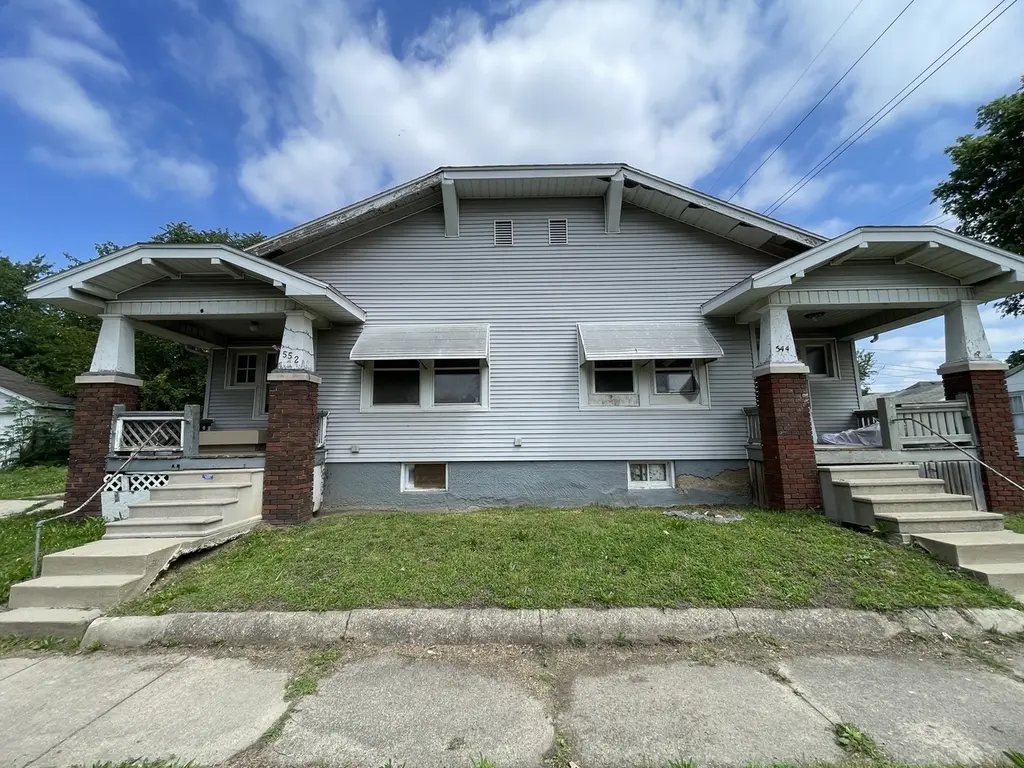 552 W Center St