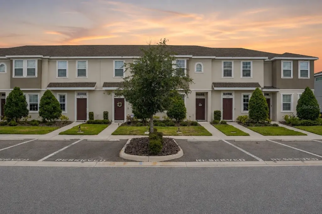 6126 Fairmont Ln