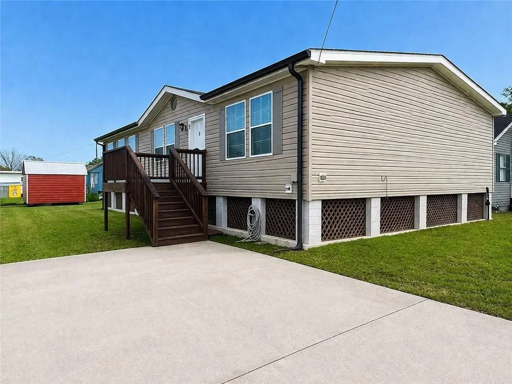 1535 Avenue B Dr