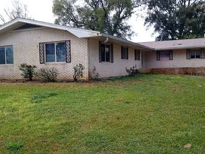 2421 Regency Dr