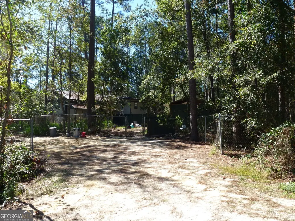 352 Riverside Dr