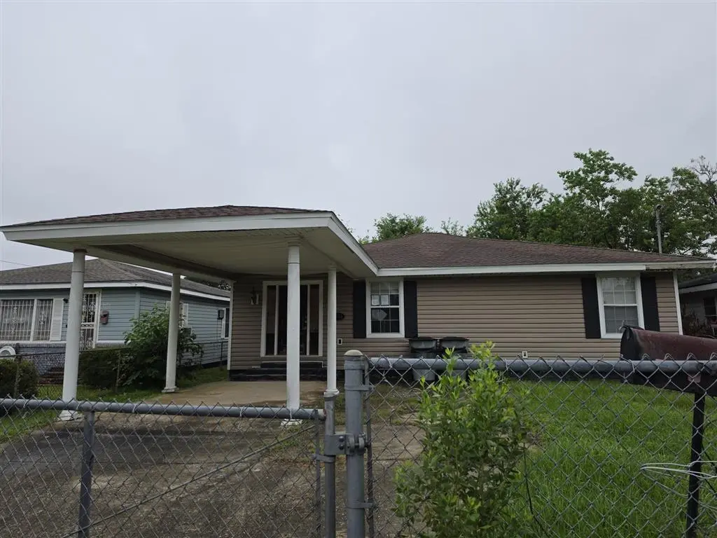 1104 Sally Mae St