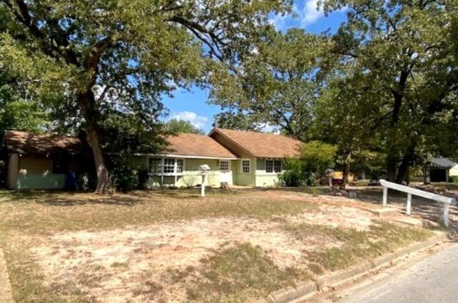100 Thunderbird Dr