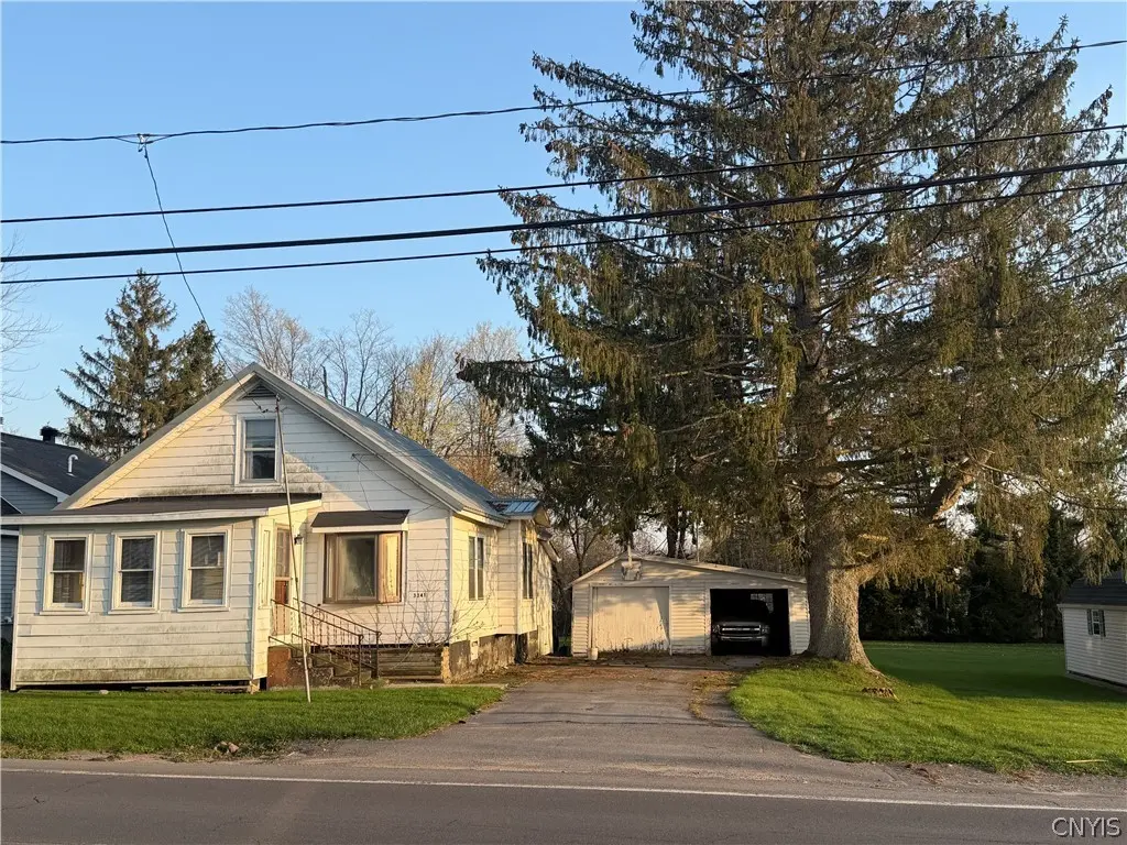 3341 Maple Ave