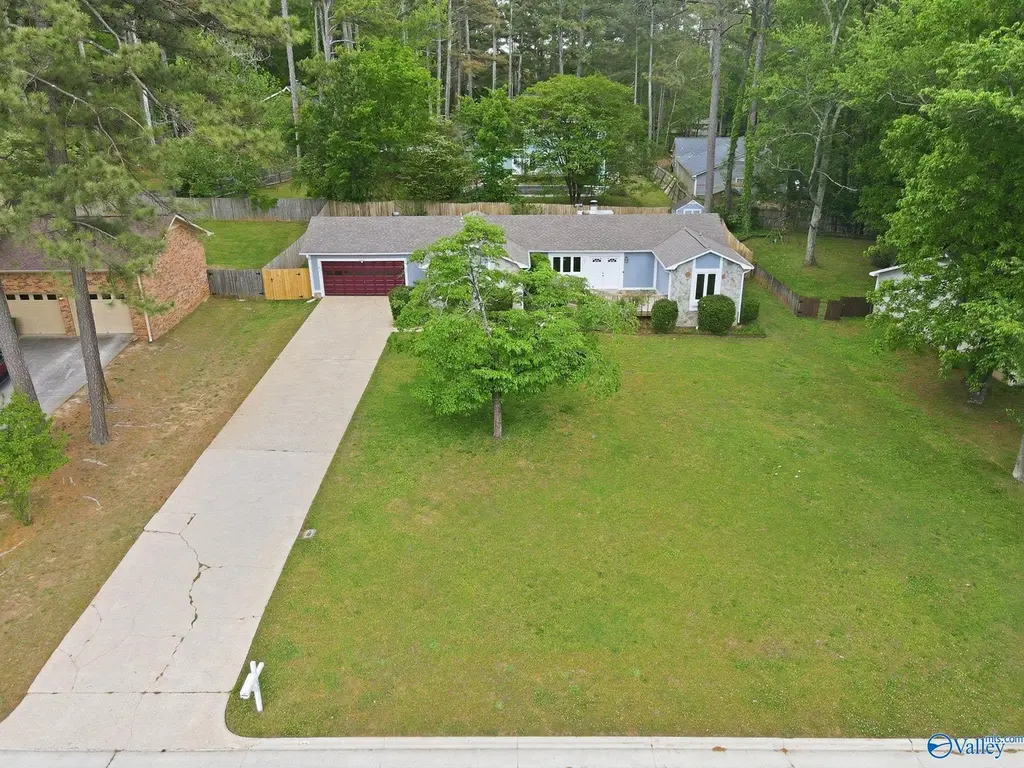 694 Crestview Dr