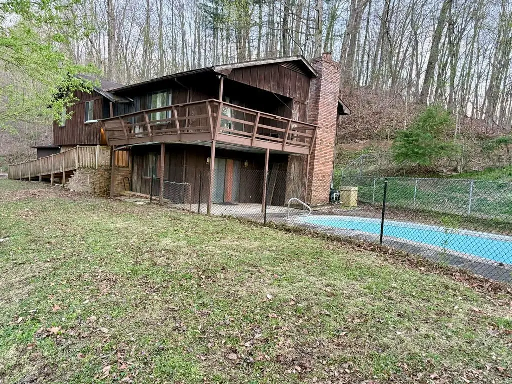 220 Panther Blvd