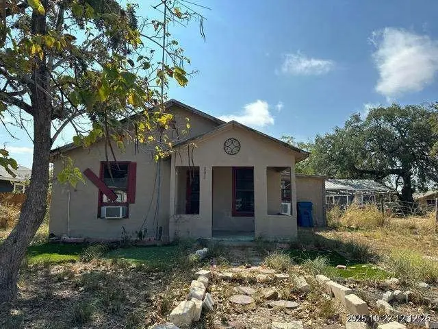 808 Bowen St
