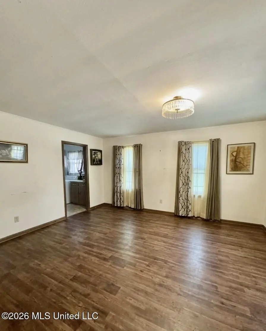 52 Fly St