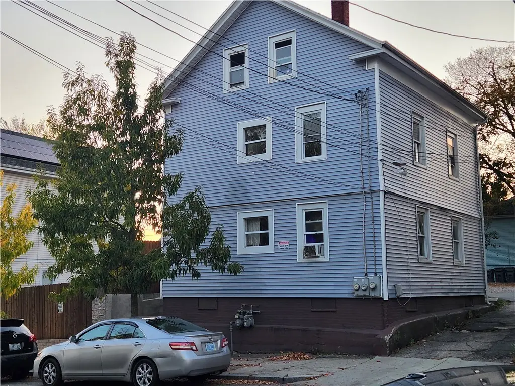 52 Bowdoin St