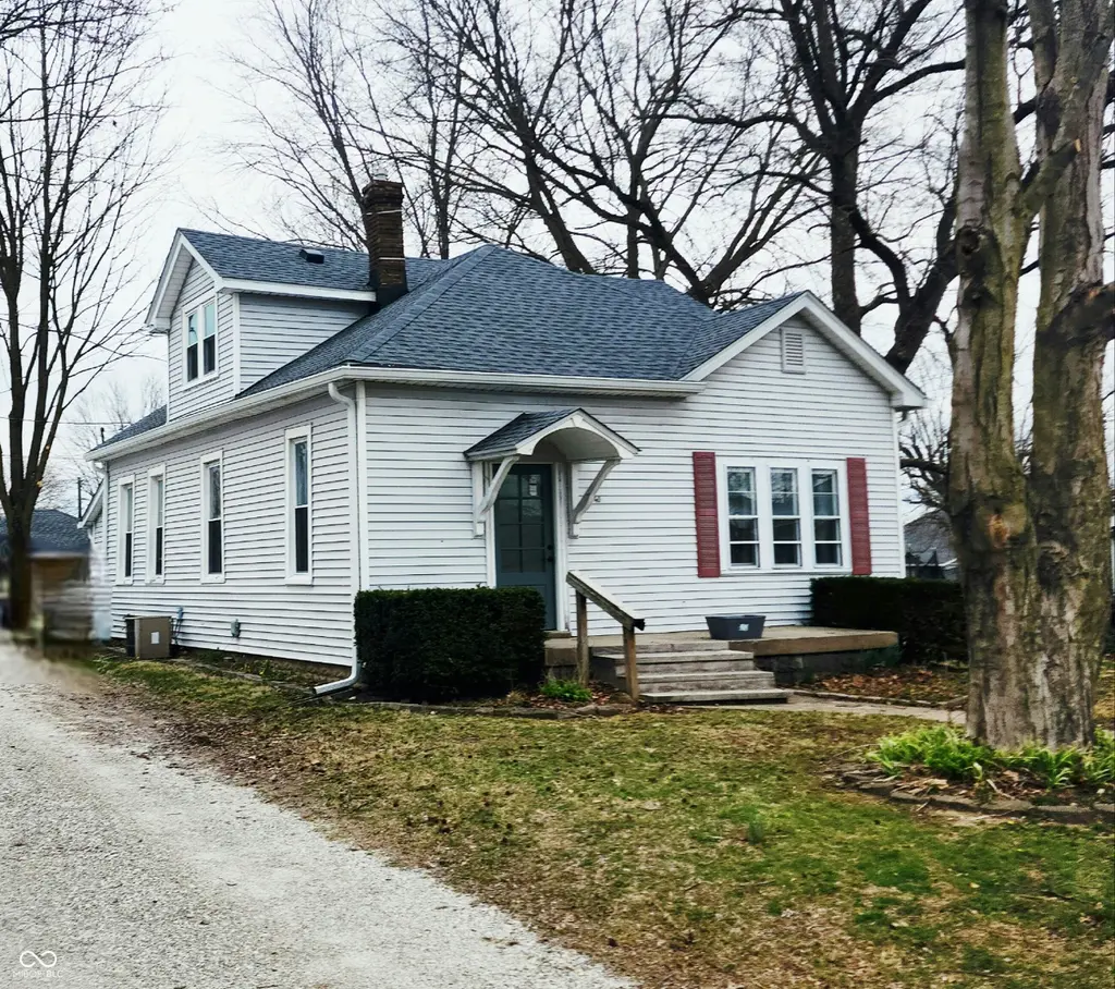 40 W Main St