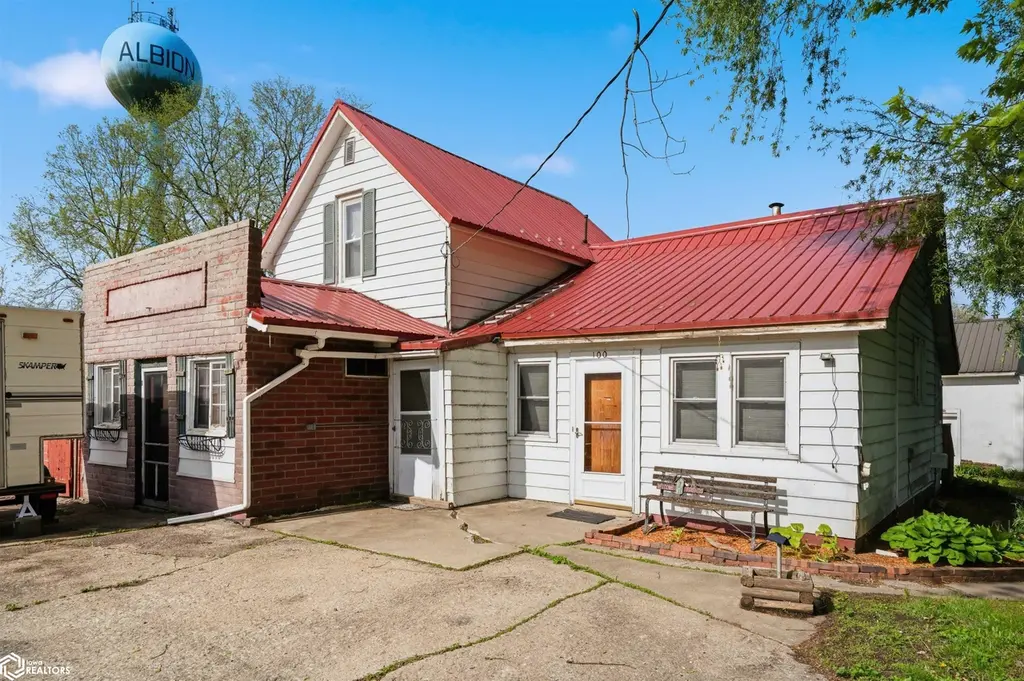 100 N Main St