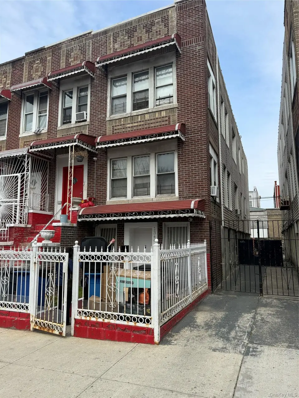 1346 Elder Ave