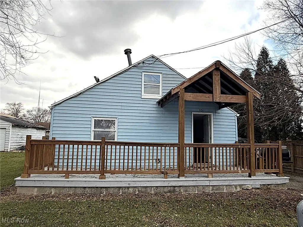 906 Daniels Ave