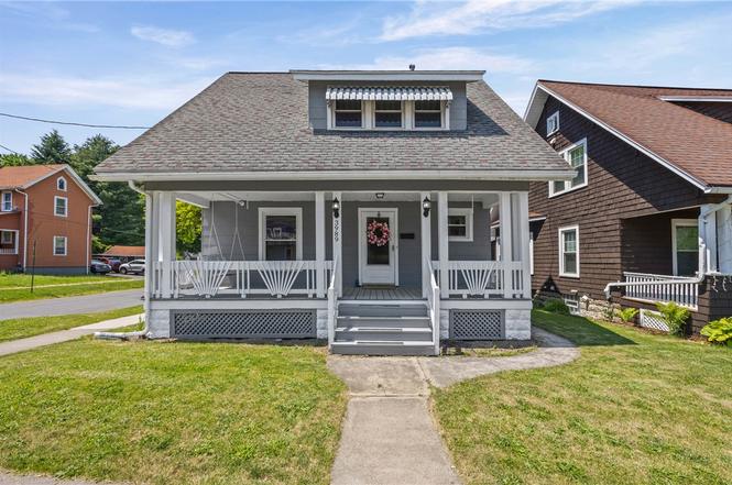 3989 Lake Ave