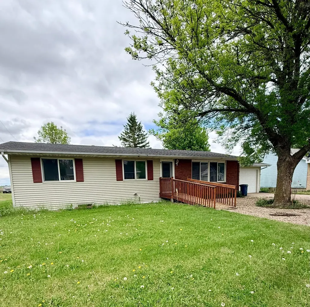 207 N Main St