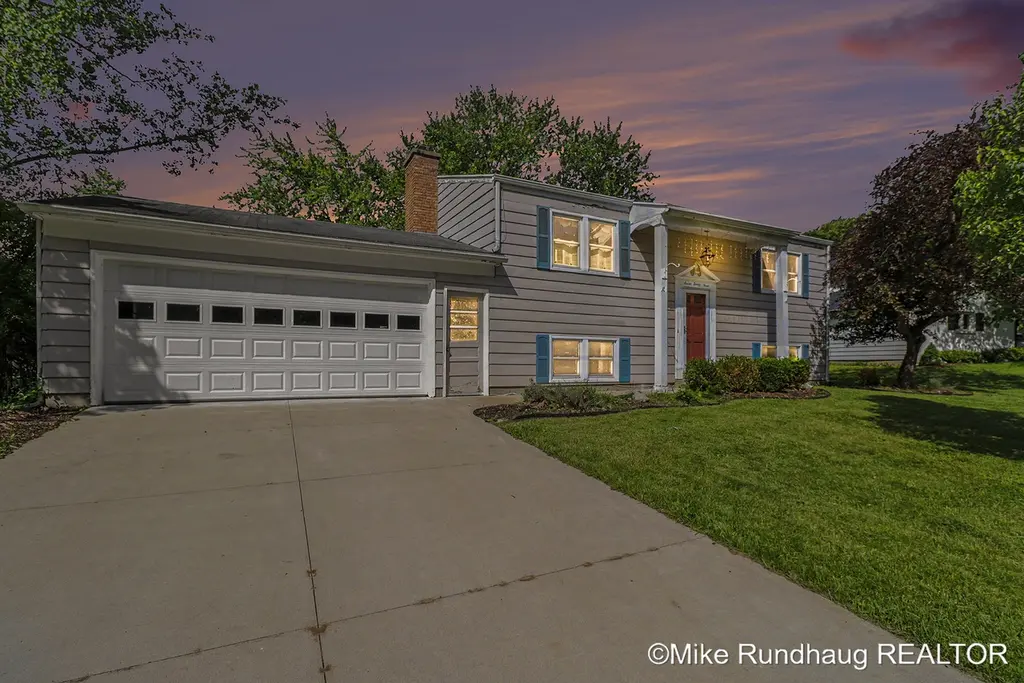 723 Marbury Dr SE