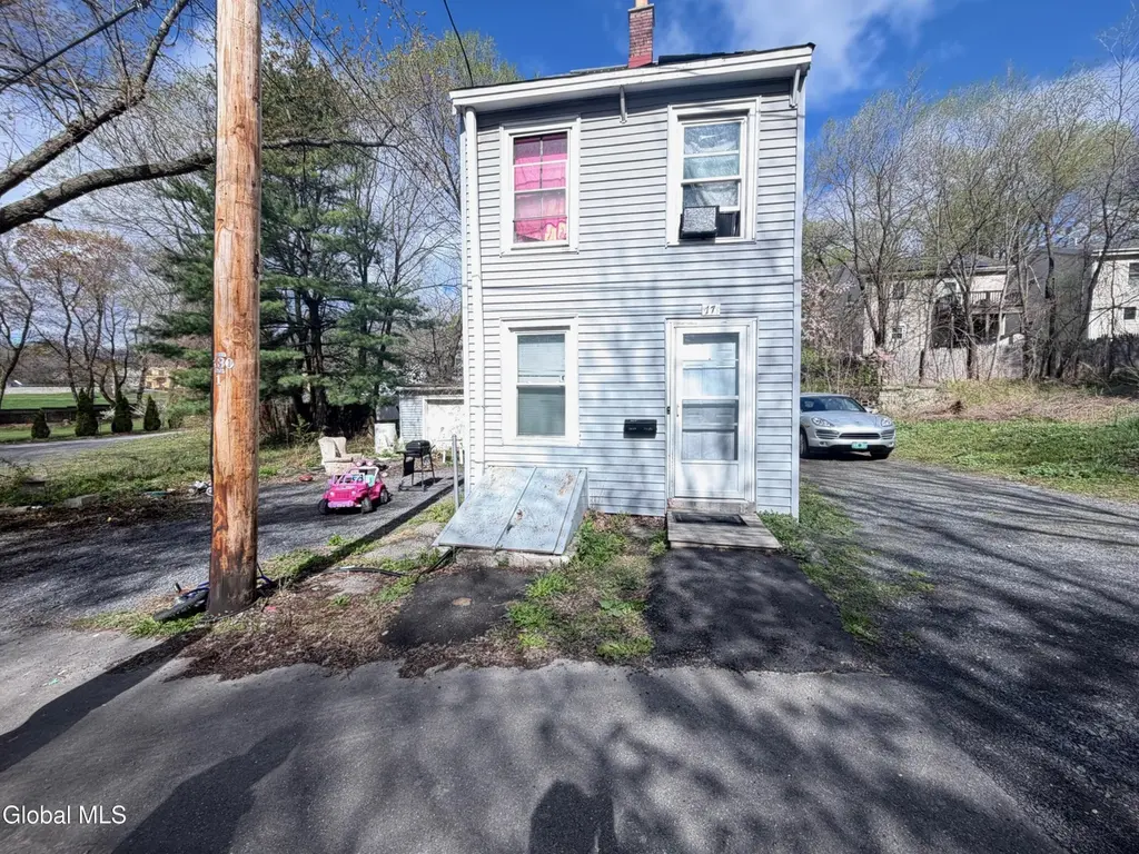 13 Batcher St