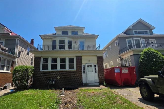 27 Crestwood Ave