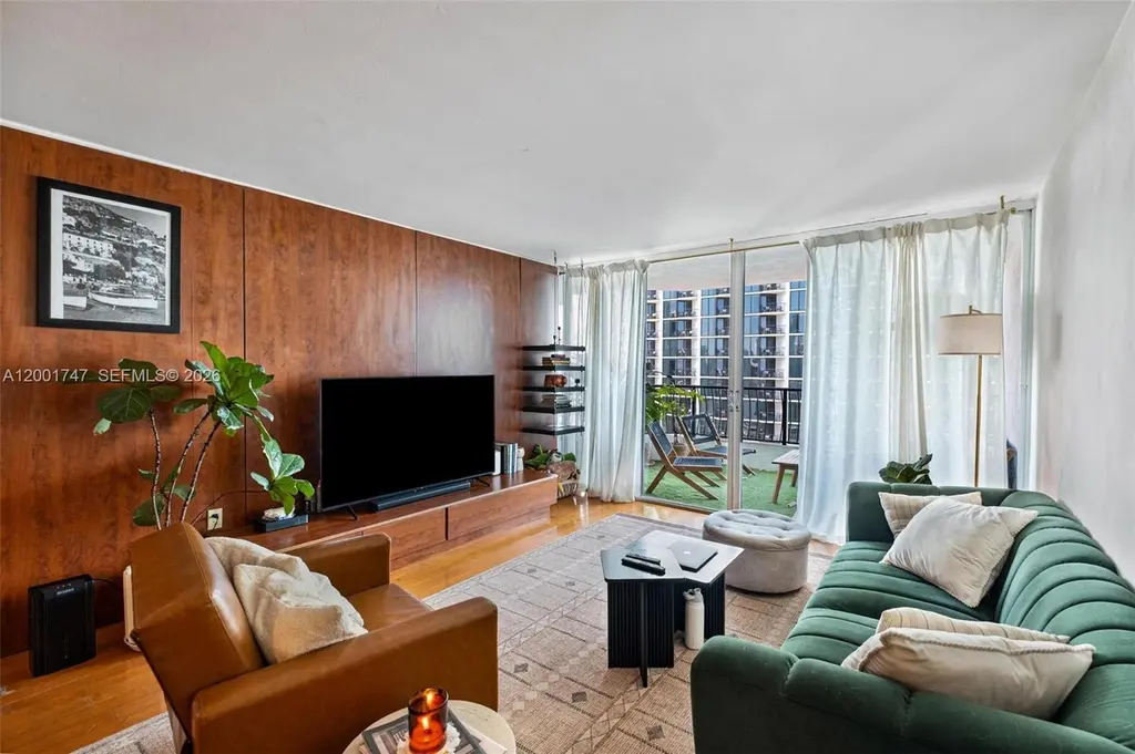 555 NE 15th St Unit 26F