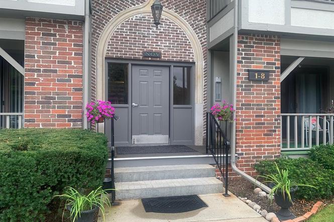 42160 E Woodward Avenue Ave #8