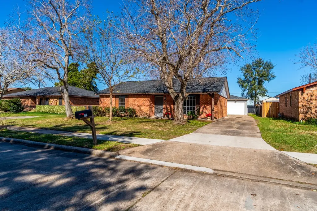 213 Bastrop St