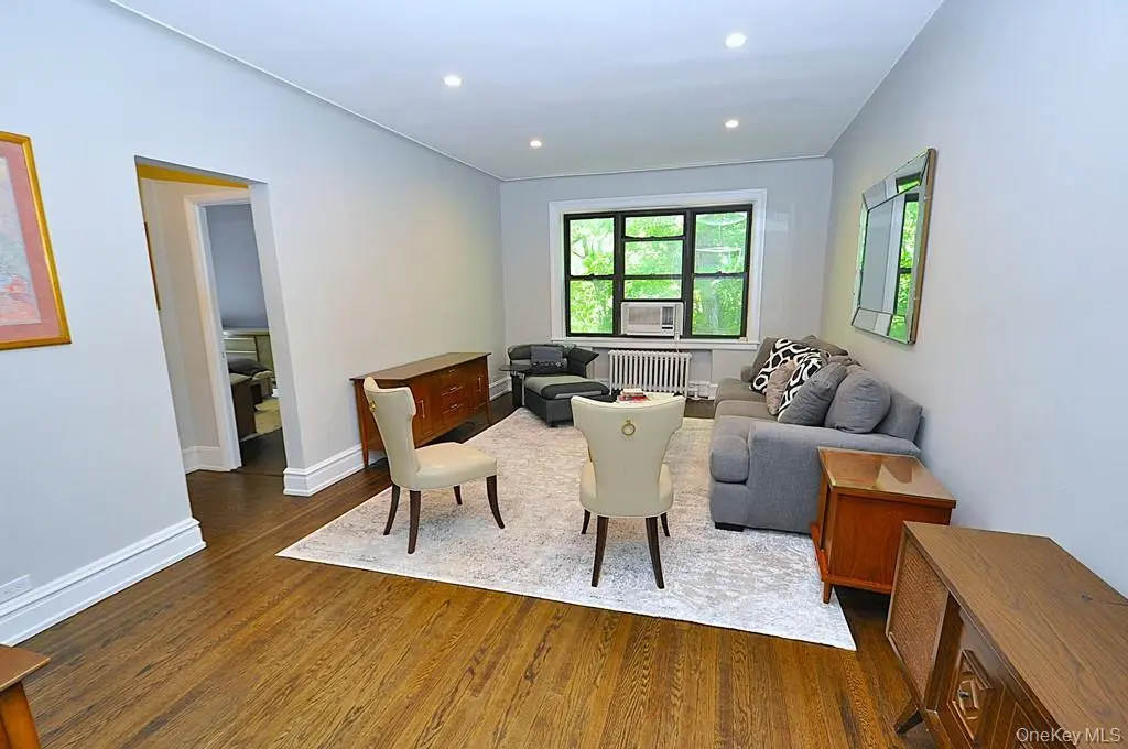 143 Garth Rd Unit 4P
