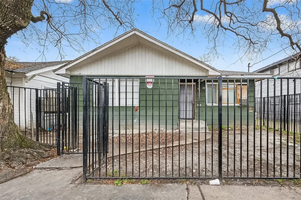 3113 Anita St