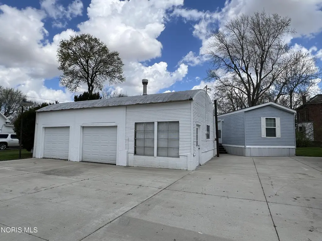404 N Main St