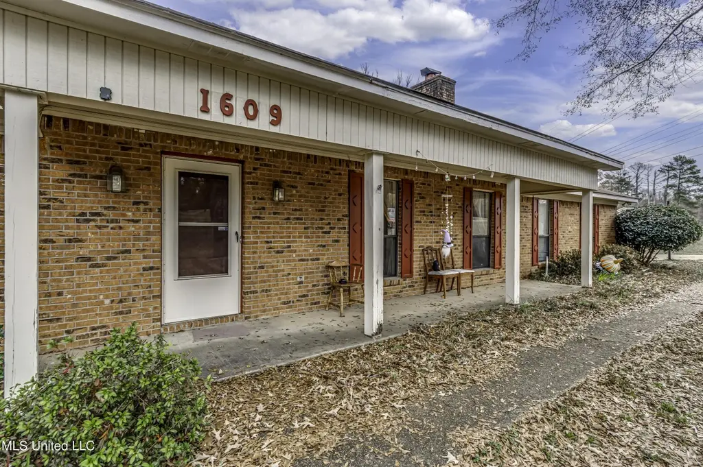 1609 Old Vicksburg Rd