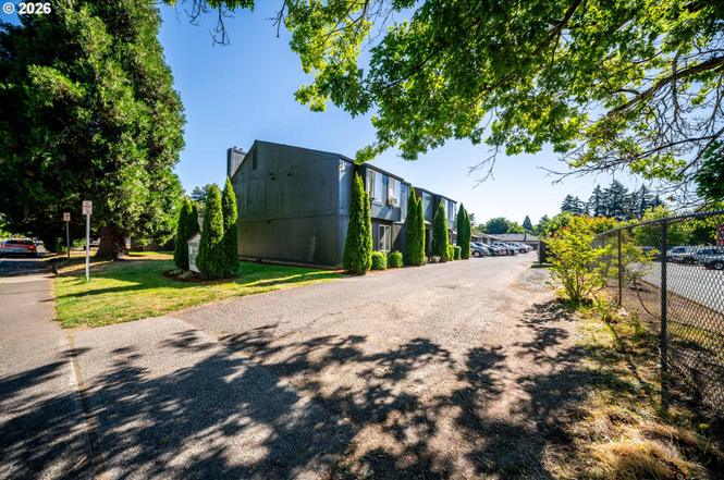 1046 NE 17th Ave