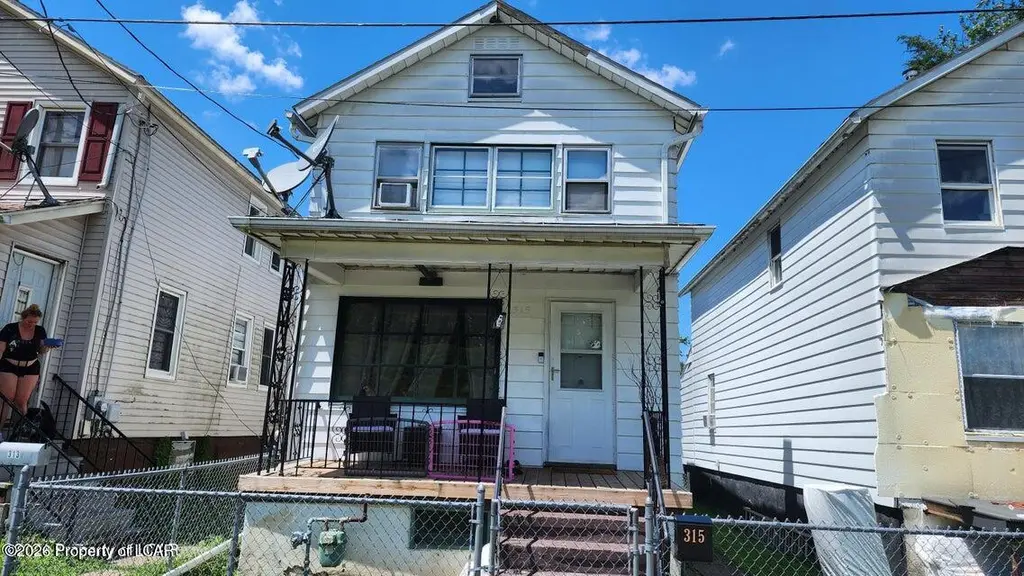 315 River St