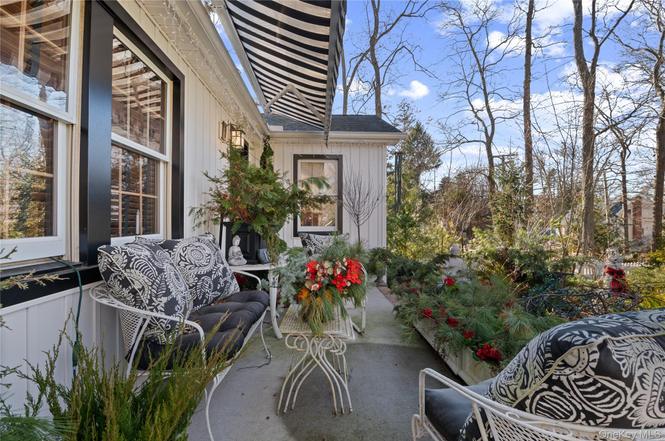 136 Beach Rd