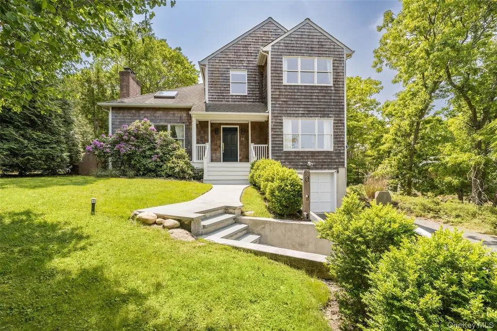 29 Oyster Pond Ln