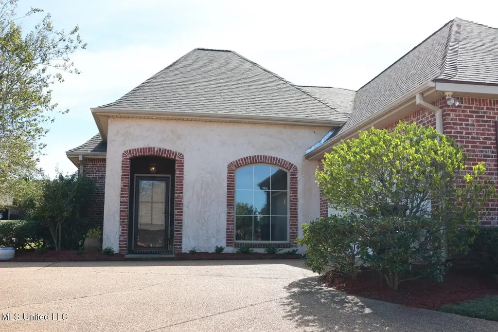 406 Providence Dr