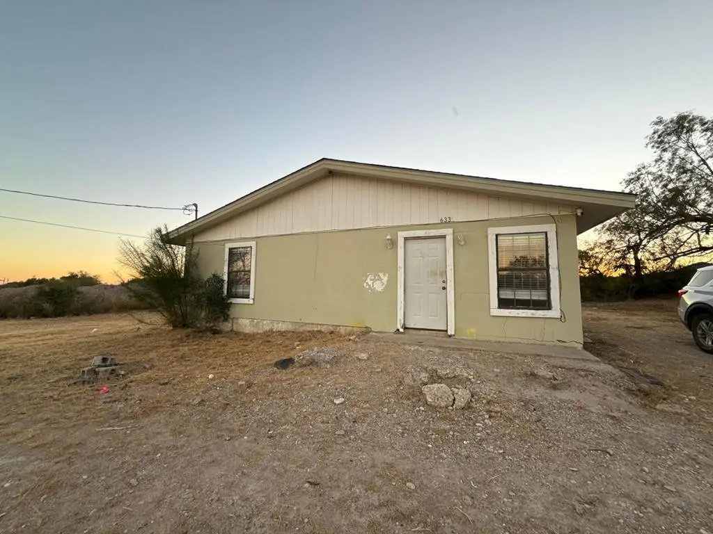633 Molina Loop
