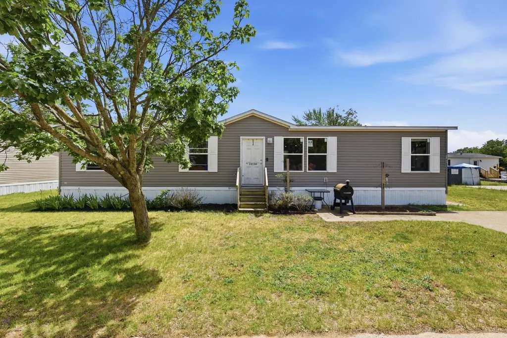 14290 Newport Dr