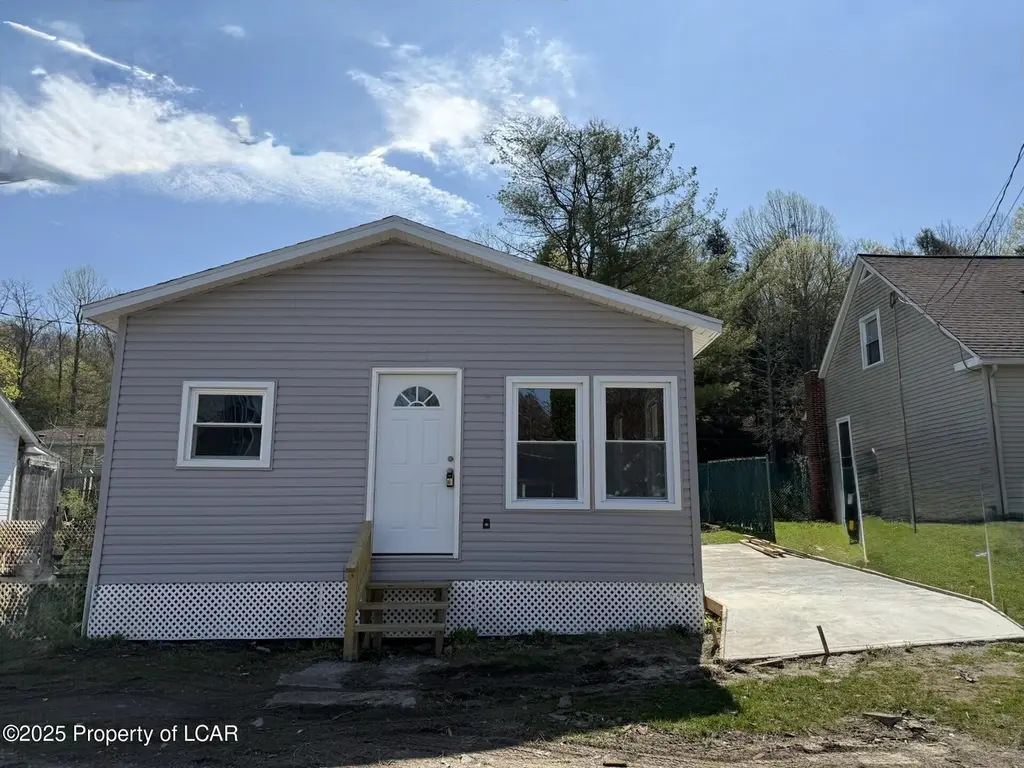 10 Noble St