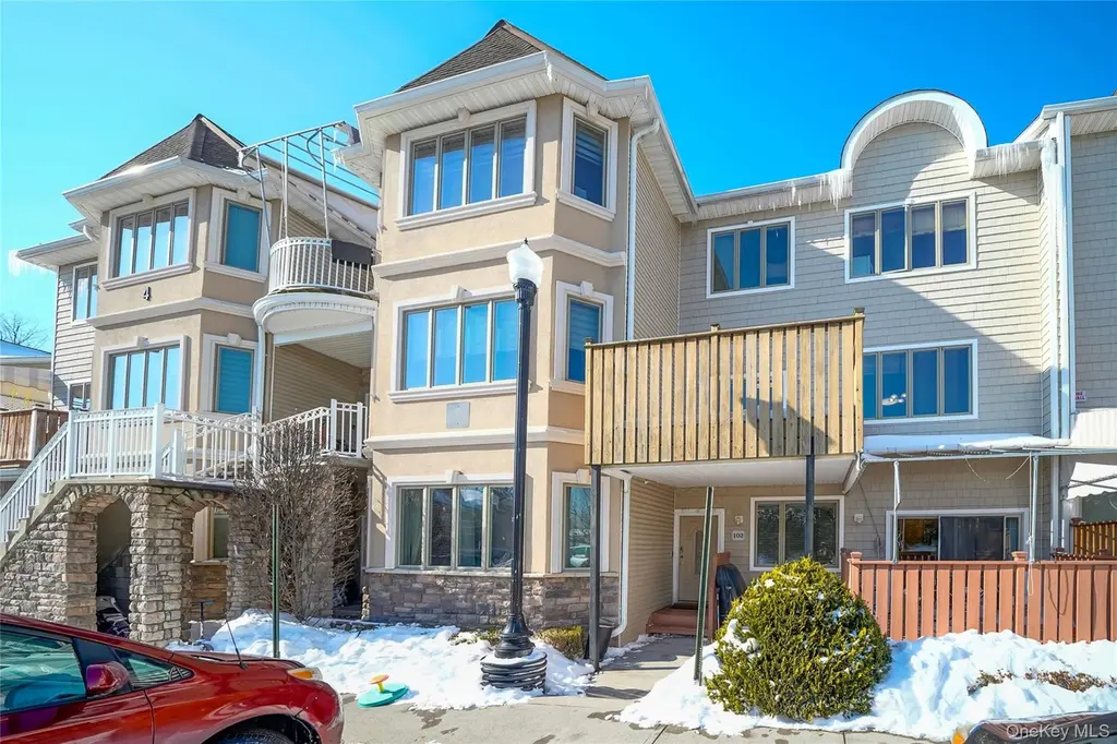 4 Rose Garden Way #102