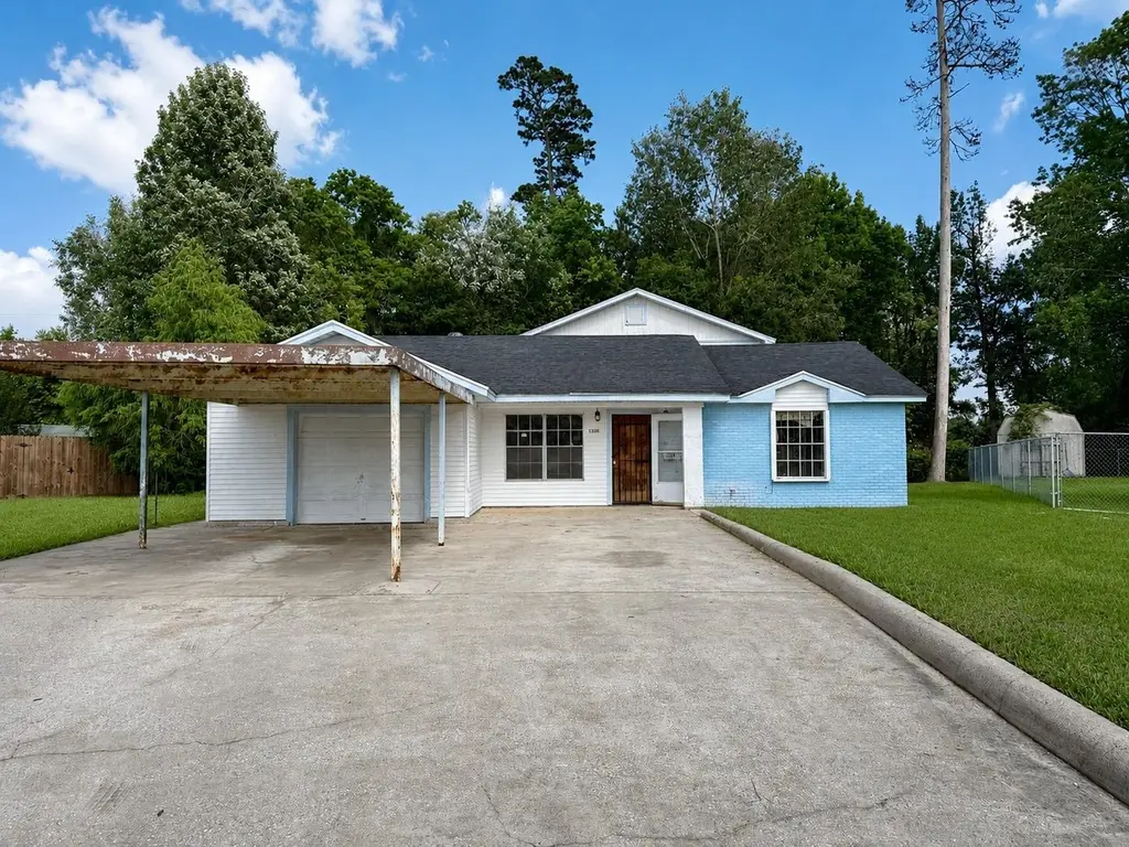 3320 Roslyb Ct