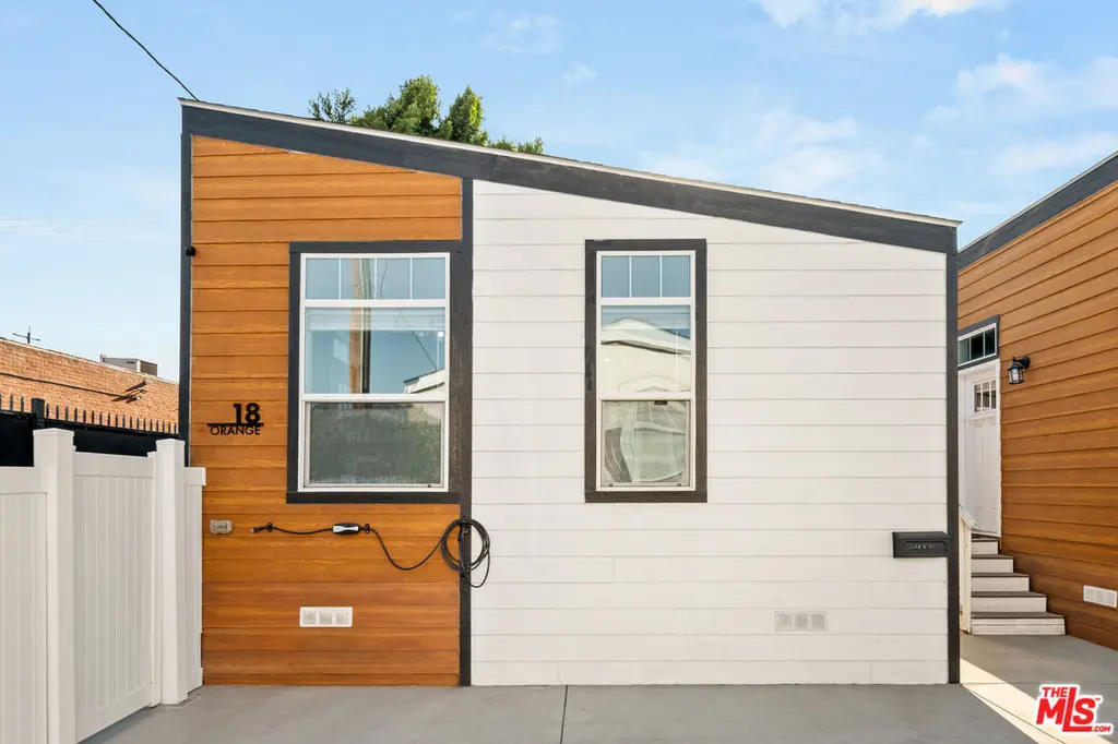 8250 Lankershim Blvd #112