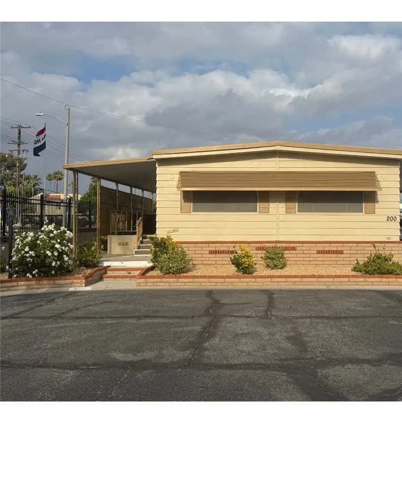 2205 W Acacia #200