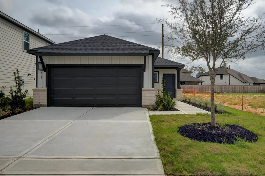 8038 Magnolia Prairie Ln