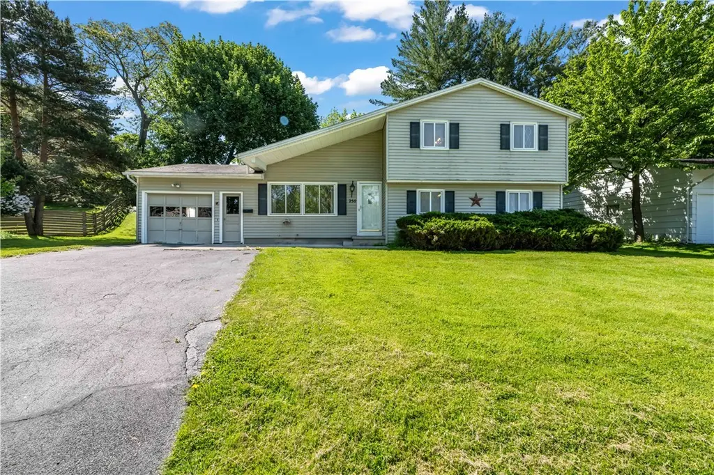 250 Lake Shore Boulevard Ext