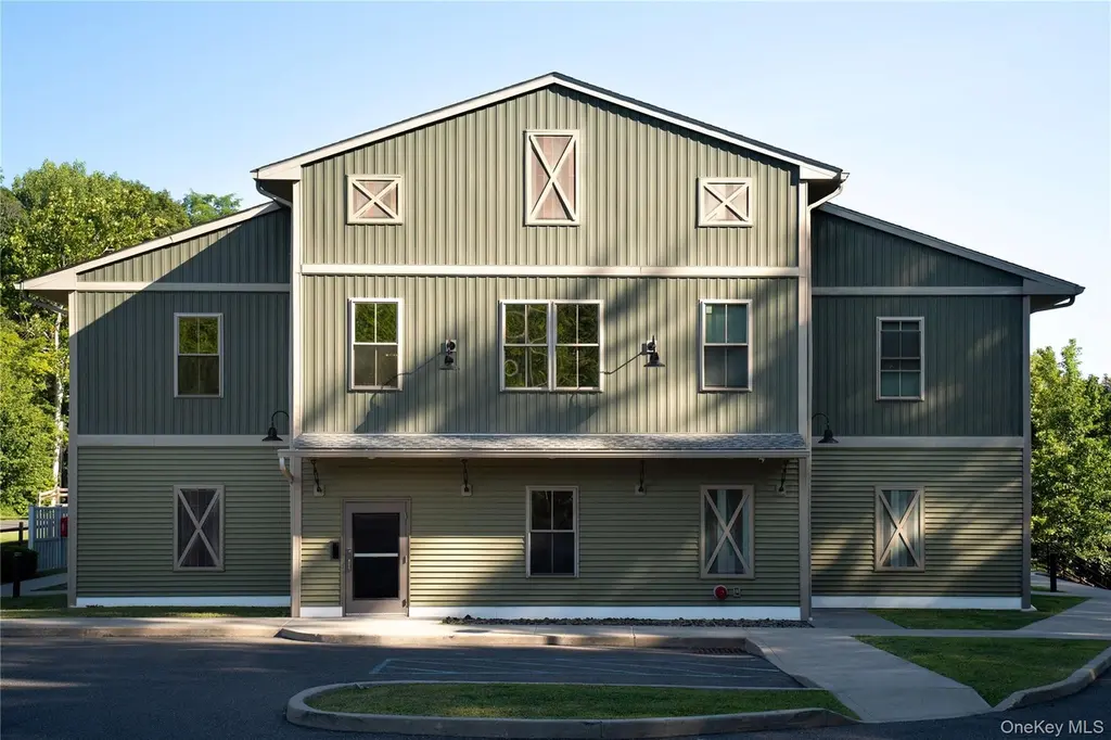 128 Vineyard Ave #206