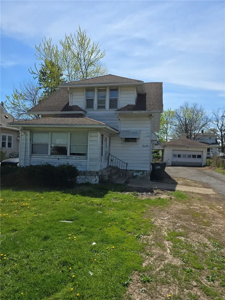 46 Redwood Ave