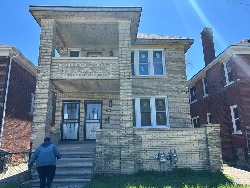 2965 Tuxedo St